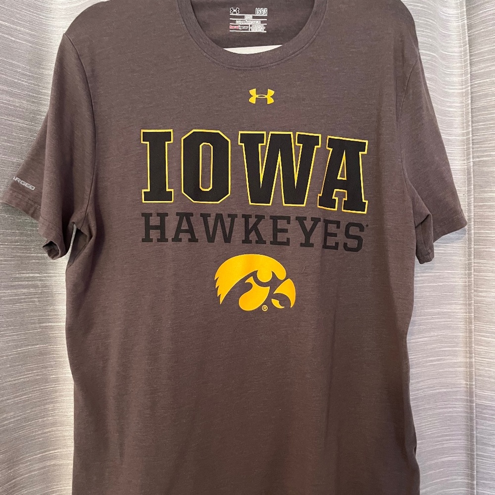 Men's Iowa Hawkeyes L T-Shirt